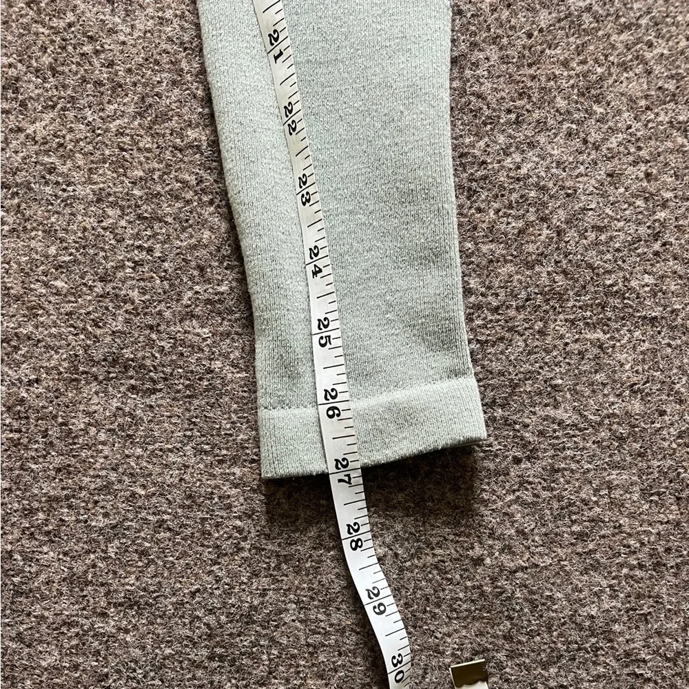 Lululemon Aerial Silk Tight Grey Sage Green Seamless Knit Leggings 28” Size 2_13